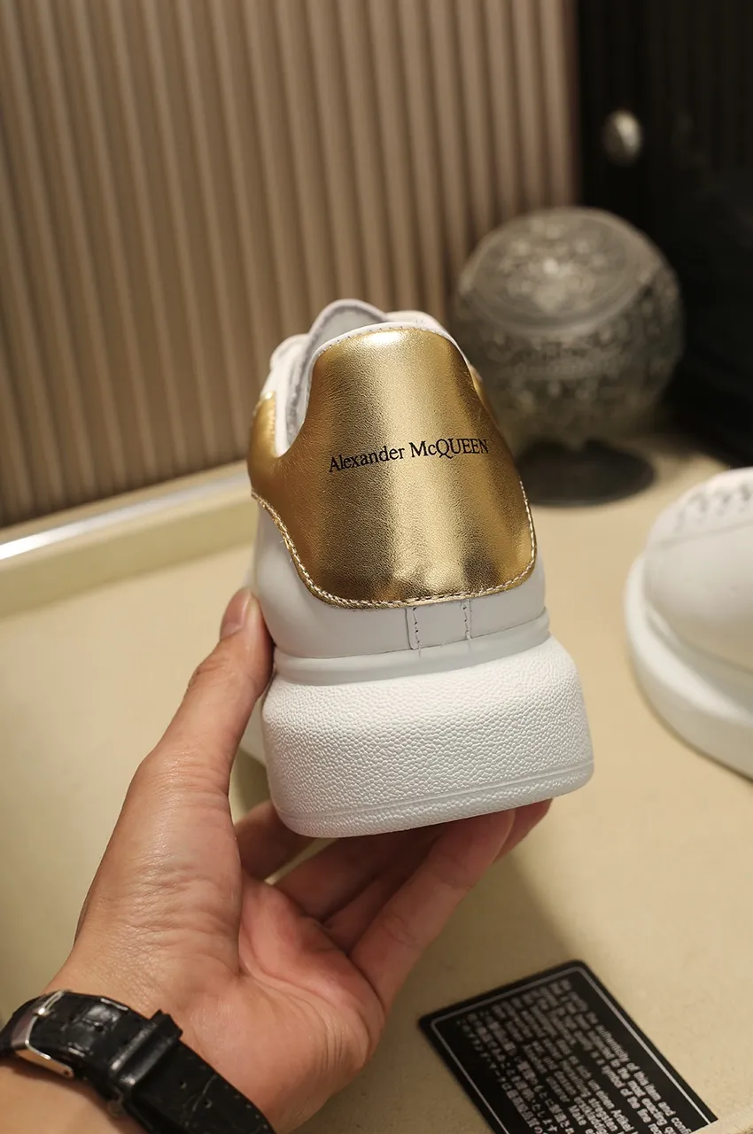 👟👟Ex-factory price 480👟👟 Men's size +10 High-quality upgraded version🔥Real shot of Alexander McQUEEN (McQueen)🎉The highest quality silk cowhide version on the market🎊, imported water-dyed sheepskin inside, counter 1:1 replica, star style T stage catwalk, a must-have for fashionistas , the original high-temperature and ultra-clear air compressor logo on the foot, absolutely counter-matched version, the arc of the back bag is truly genuine 0⃣️ difference, using an exclusive privately molded double-layer vacuum outsole, which is light on the foot and has excellent rebound! Running🏃✈️The first choice item for outdoor sports💅💅Trend and fashion coexist📣 Women’s style: 35-39, Men’s style: 39-44